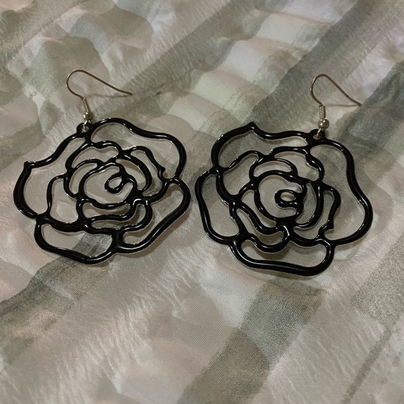 Express Black Dangling Flower Earrings - Picture 3 of 4